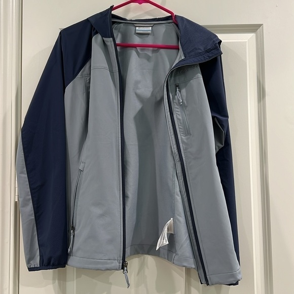 Columbia lightweight softshell hooded jacket - Picture 3 of 6